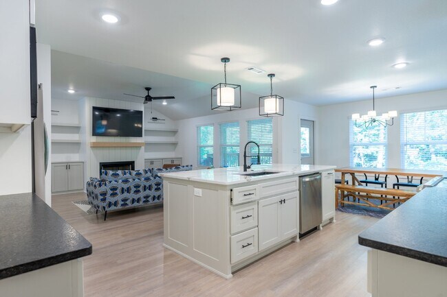 Building Photo - Secluded 3-Bedroom Forest Retreat