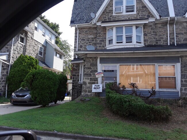 Building Photo - 819 N 64th St