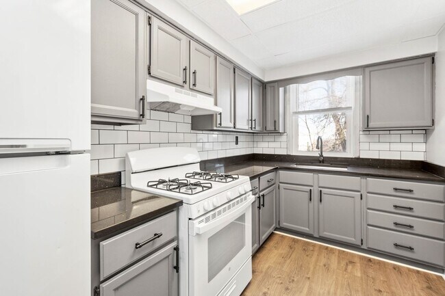 Foto del edificio - Realty Avenue Townhomes
