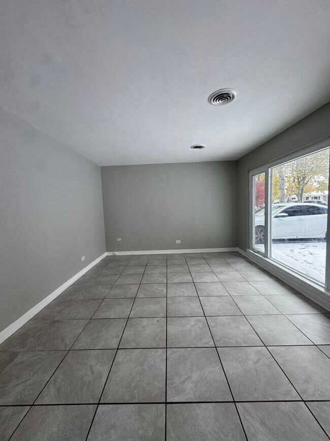 Foto del edificio - Don’t miss out on this charming three-bedr...