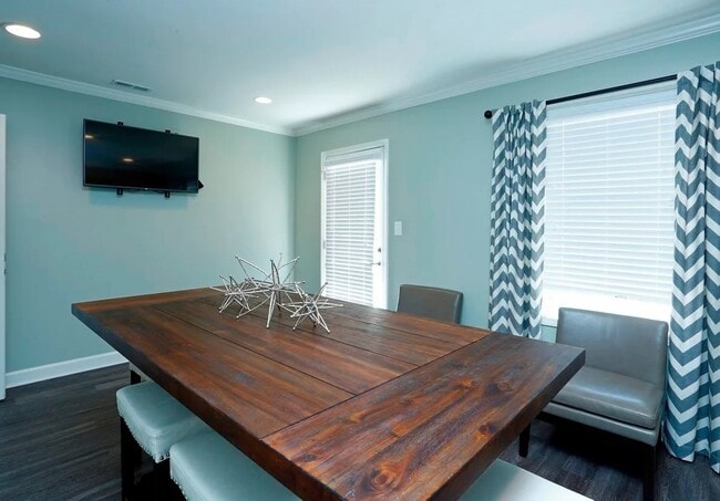 Building Photo - North Oaks Landing