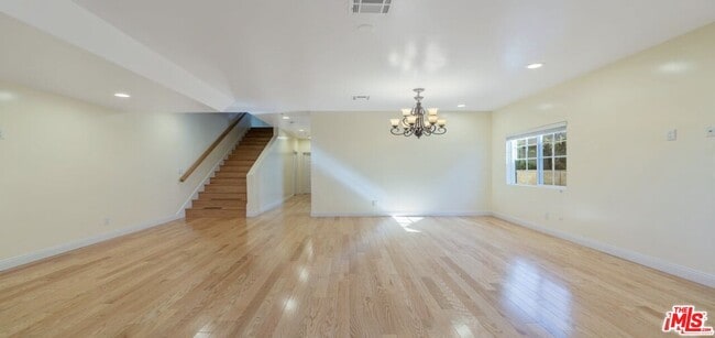 Foto del edificio - 2020 Hillcrest Dr