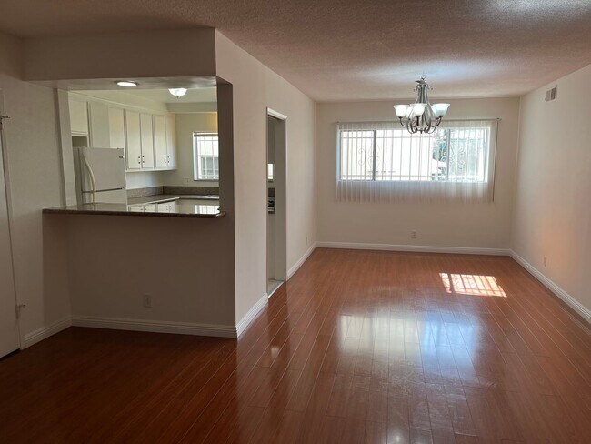 Foto del edificio - 1065 S Holt Ave