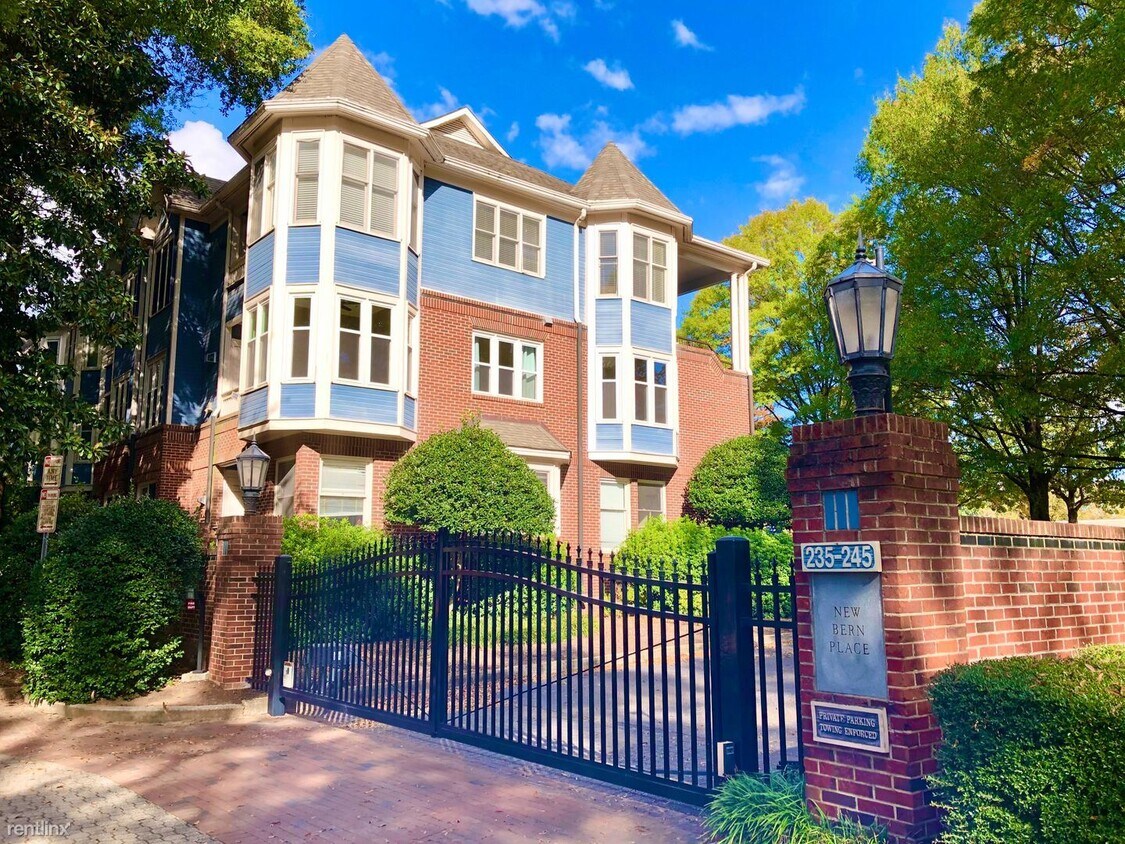 Foto principal - 2 br, 2 bath House - 239-301 New Bern Place