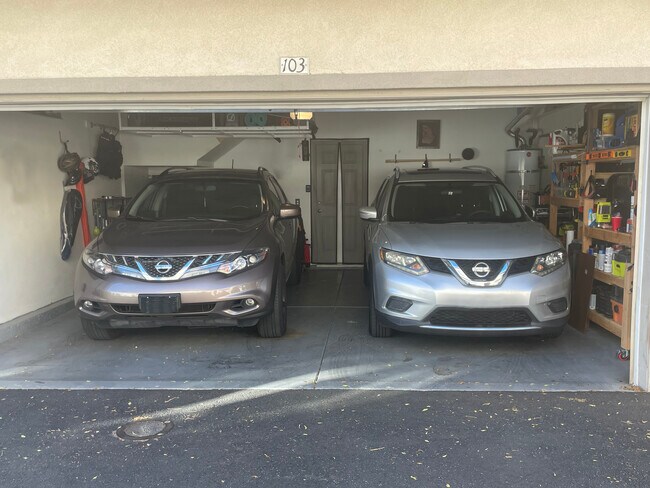 Foto del edificio - 9315 Burnet Ave