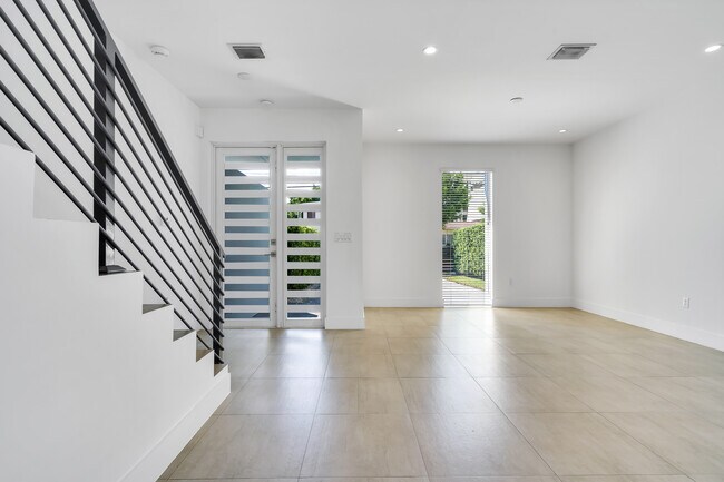 Building Photo - 3663 SW 15th St