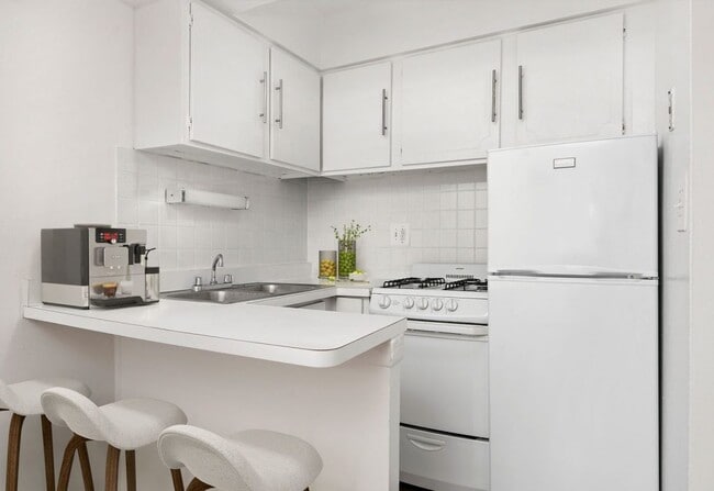 STUD Kitchen - 544 W. Melrose