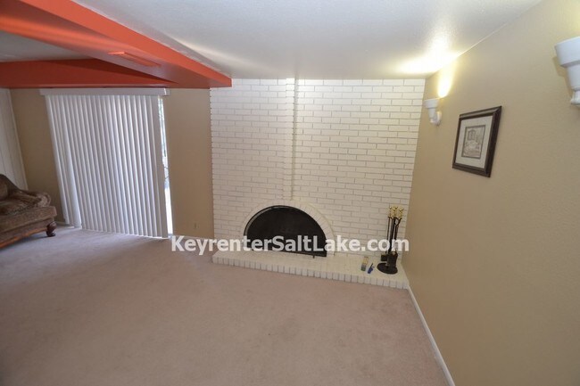 Building Photo - 4868 S Highland Cir
