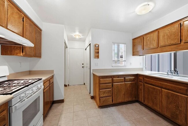 Building Photo - 28832 Conejo View Dr