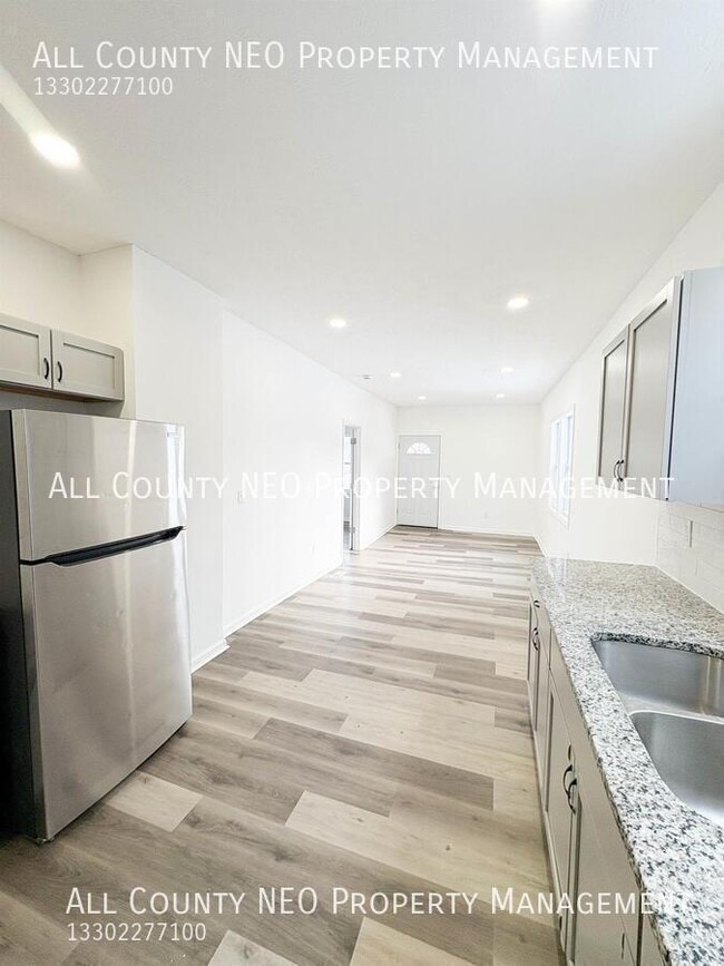 Building Photo - 2232 W 104th St