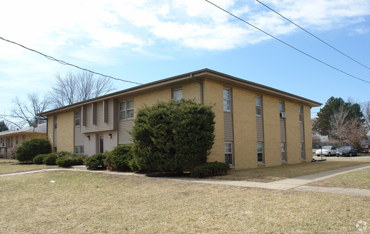 Primary Photo - Embassy Apartments