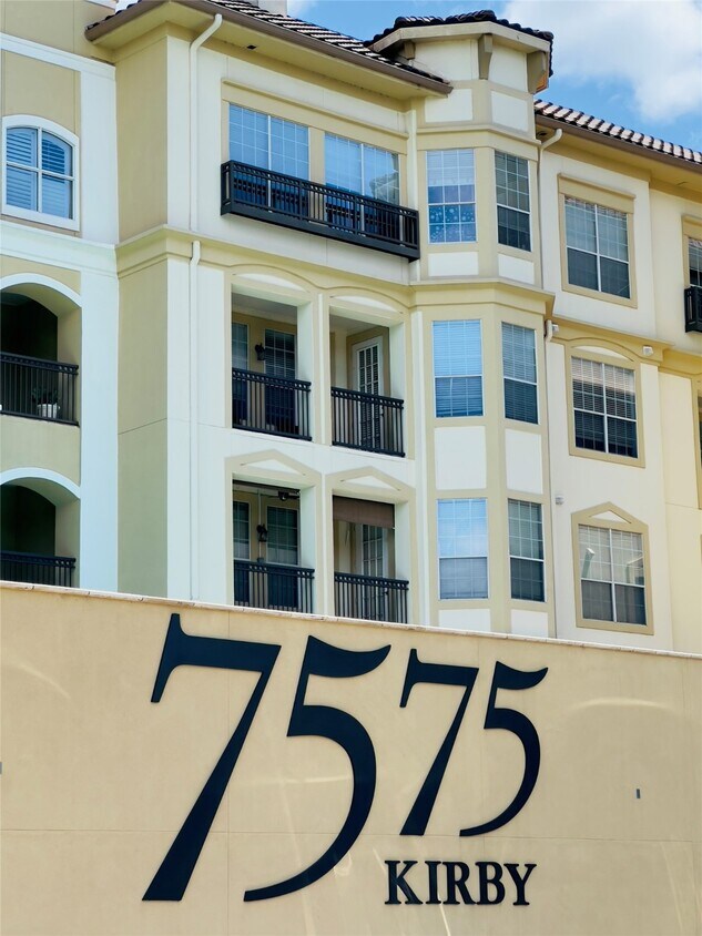 Foto principal - 7575 Kirby Dr