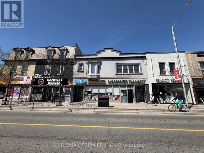Building Photo - 938 Bloor St W