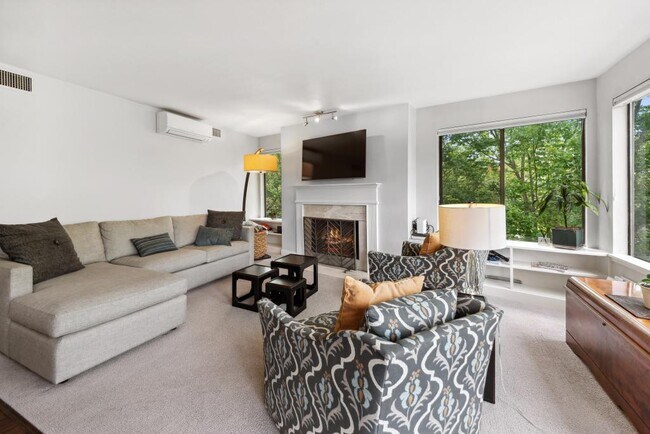 Foto del edificio - 7850 E. Greenlake Dr. N. 301 - 2 bedrooms