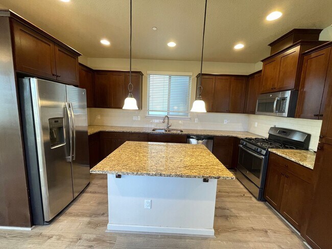 Foto del edificio - *$200 off!!* Beautiful Home Located in the...