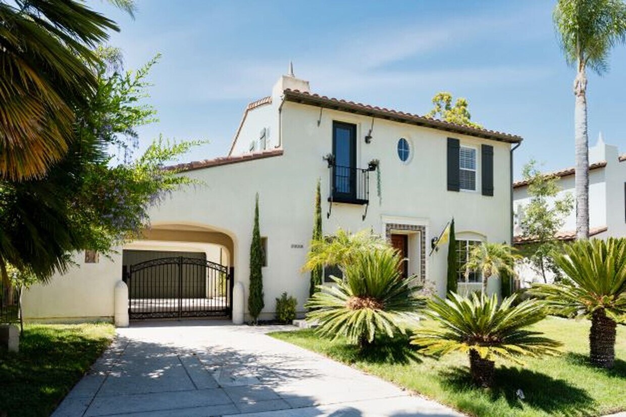 Primary Photo - Picture-Perfect Home in highly desirable E...
