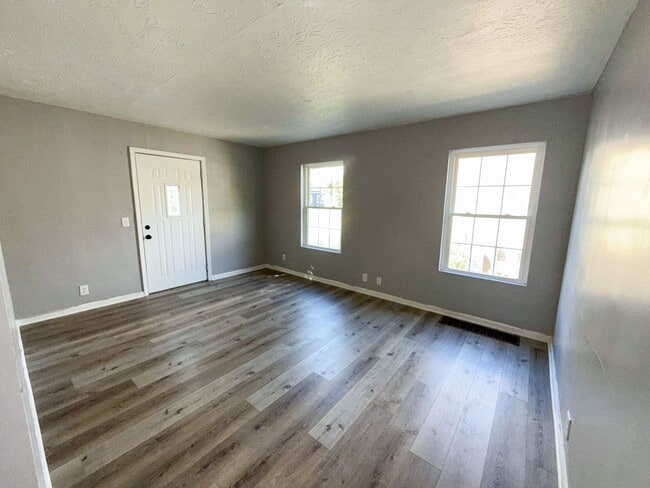 Building Photo - Beautifully Renovated 3-Bedroom Home with ...
