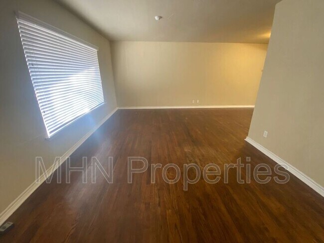 Building Photo - 235 Blakeley Dr