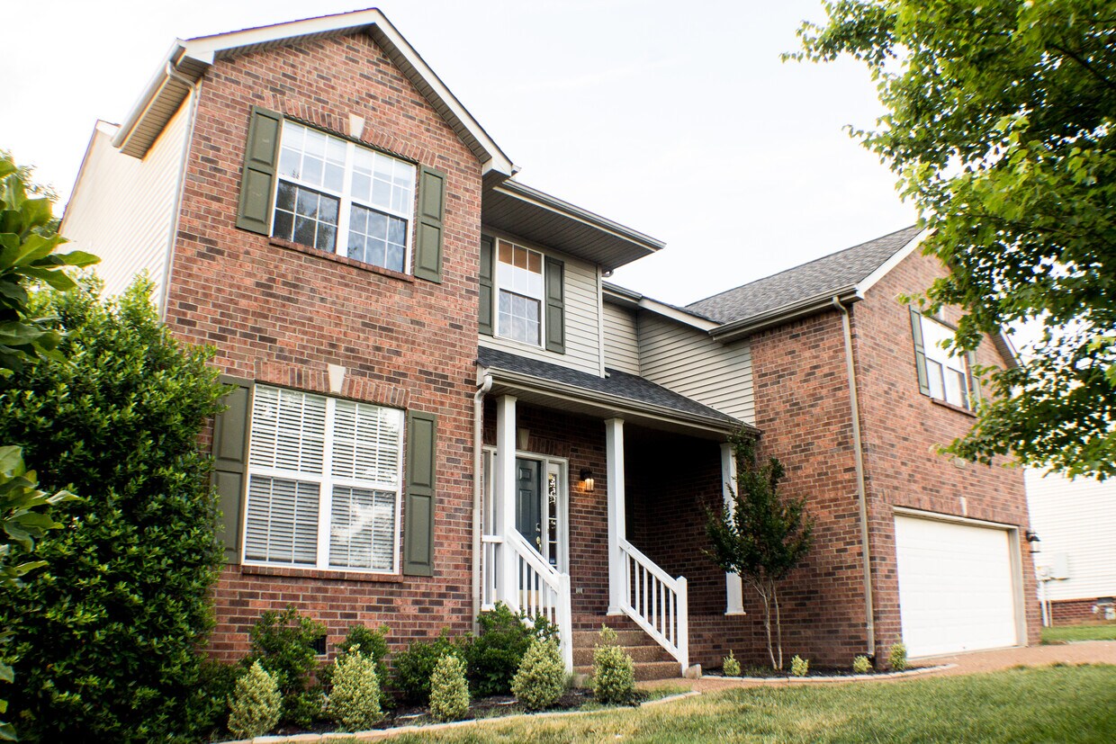 Foto principal - 140 Grove Ln S