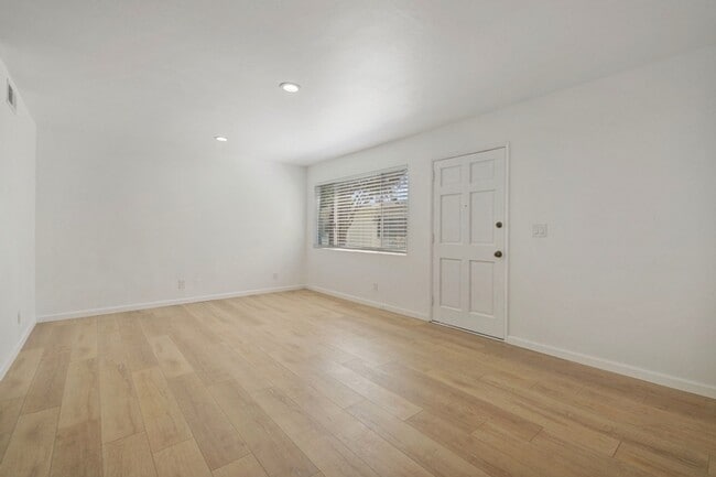 Building Photo - 3948 W 178th St