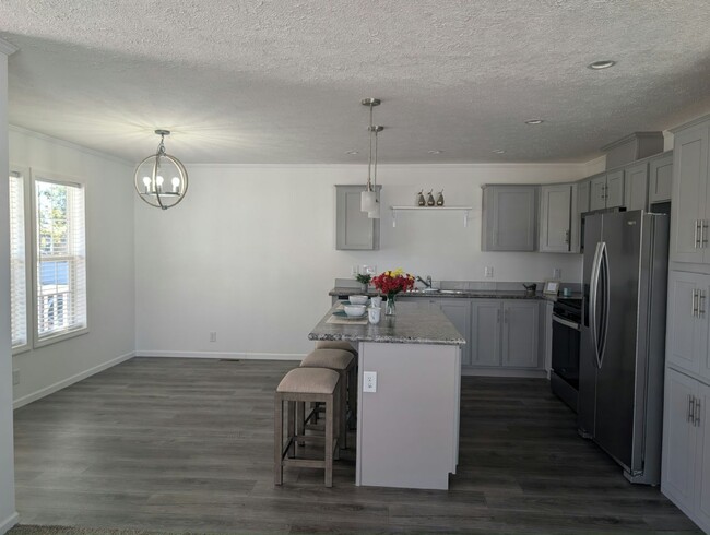 Building Photo - 52515Chestnut Ct
