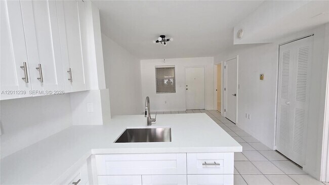 Foto del edificio - 2575 SW 27th Ave