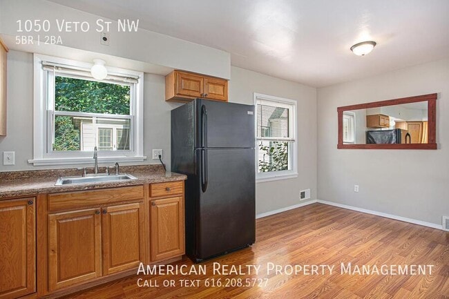 Foto del edificio - 1050 Veto St NW