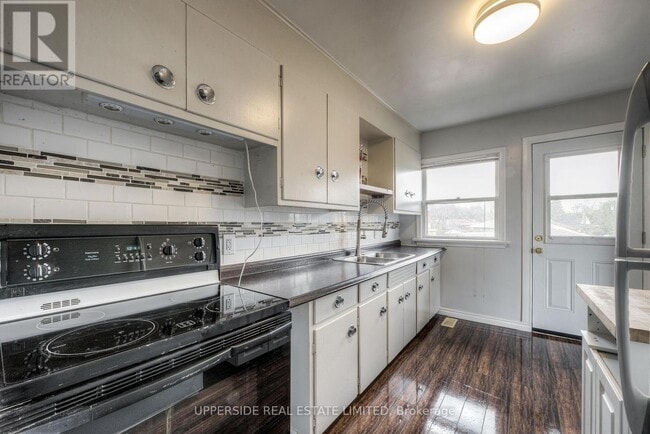 Building Photo - 7 Balmoral Dr