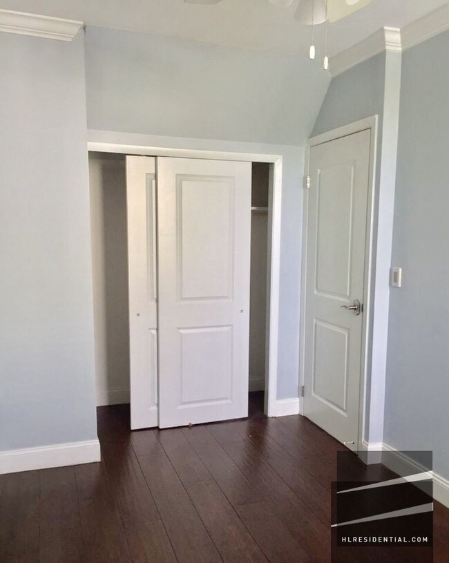 Building Photo - 3310 Ditmars Blvd
