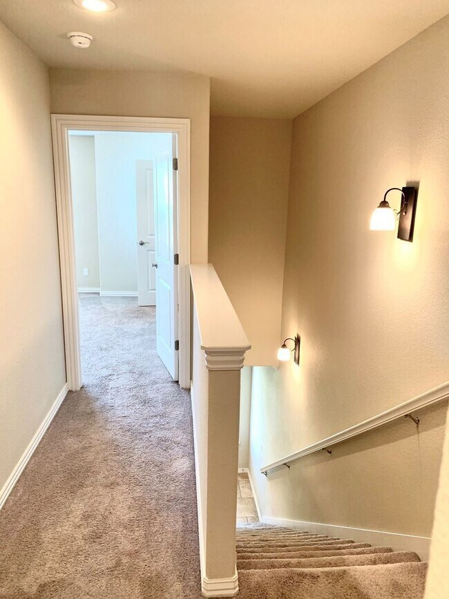 Foto del edificio - 3 Bedroom Townhome in Rogers!