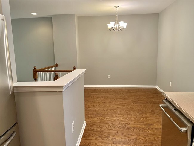Building Photo - 384 Kingston Ct