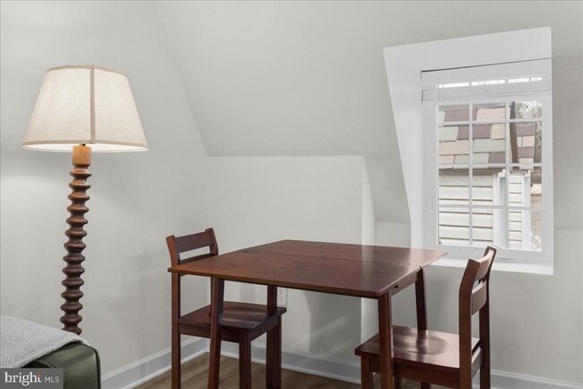 Building Photo - 380 Broadview Ave