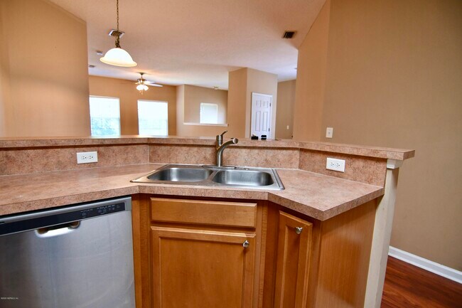 Building Photo - 9782 Summer Grove Way W