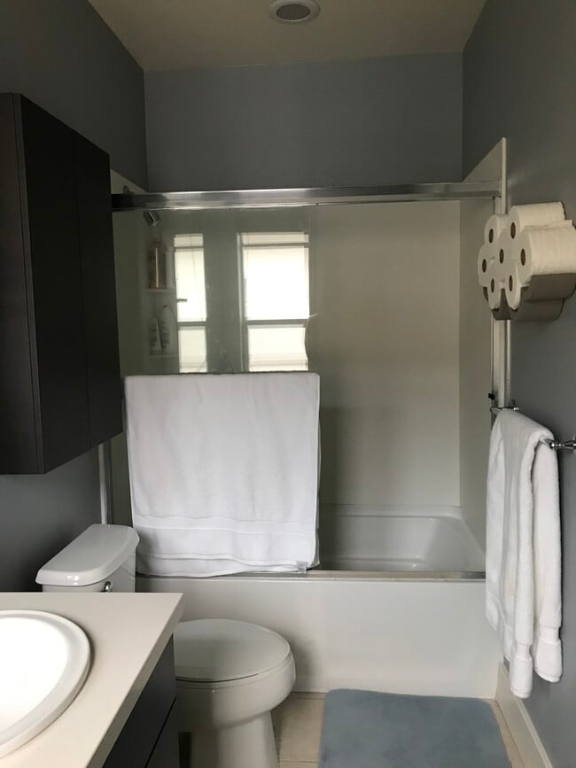 Master bathroom - 1 E Julian St