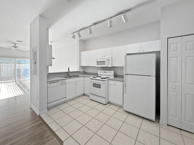 Building Photo - 3612 Pine Oak Cir