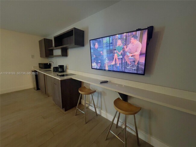 Building Photo - 6755 Harding Ave