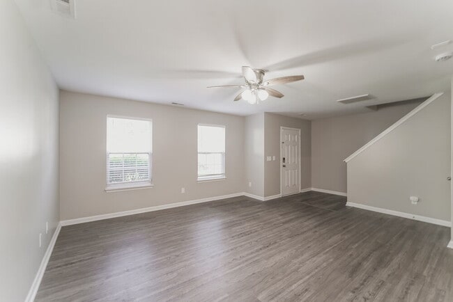 Building Photo - 1227 Pinehaven Ct