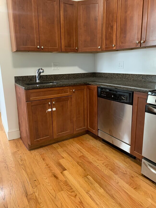 Building Photo - 62 Fayston St