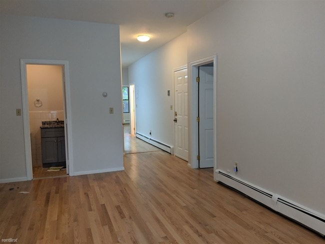 Building Photo - 2 br, 1 bath Apartment - 3146 Washington St 1