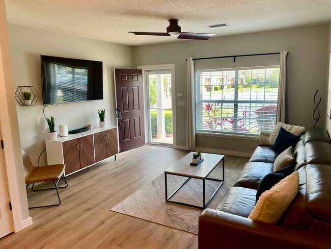 Foto del edificio - 8114 Summer Gate Ct