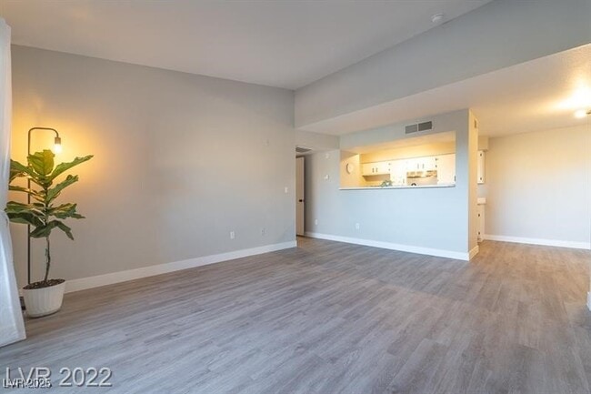 Building Photo - 8101 W Flamingo Rd