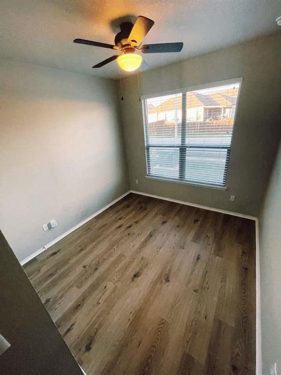 Foto del edificio - 321 Parrot Tulip View