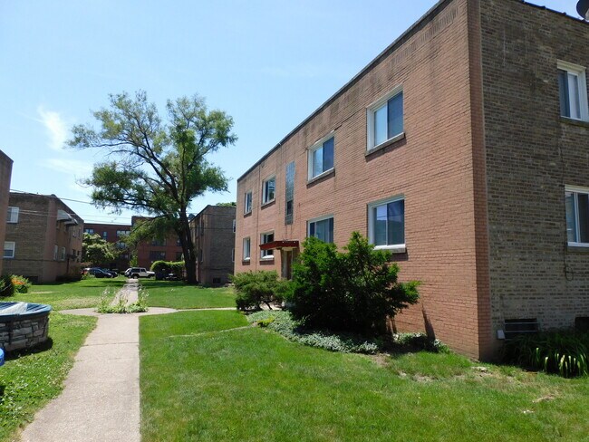 Foto del edificio - 2440 W Berwyn Ave