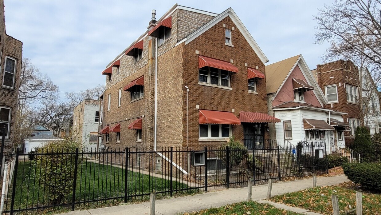 752 S Kedvale Ave Unit 2, Chicago, IL 60624 Apartment for Rent in