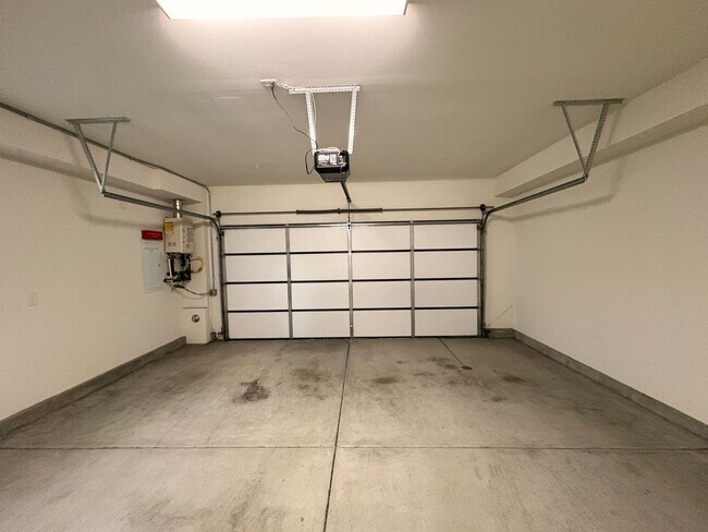 Foto del edificio - 2 Bed, 2.5 Bath in Anaheim!