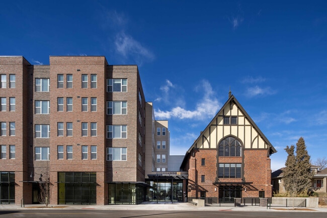 Building Photo - Highlands 32