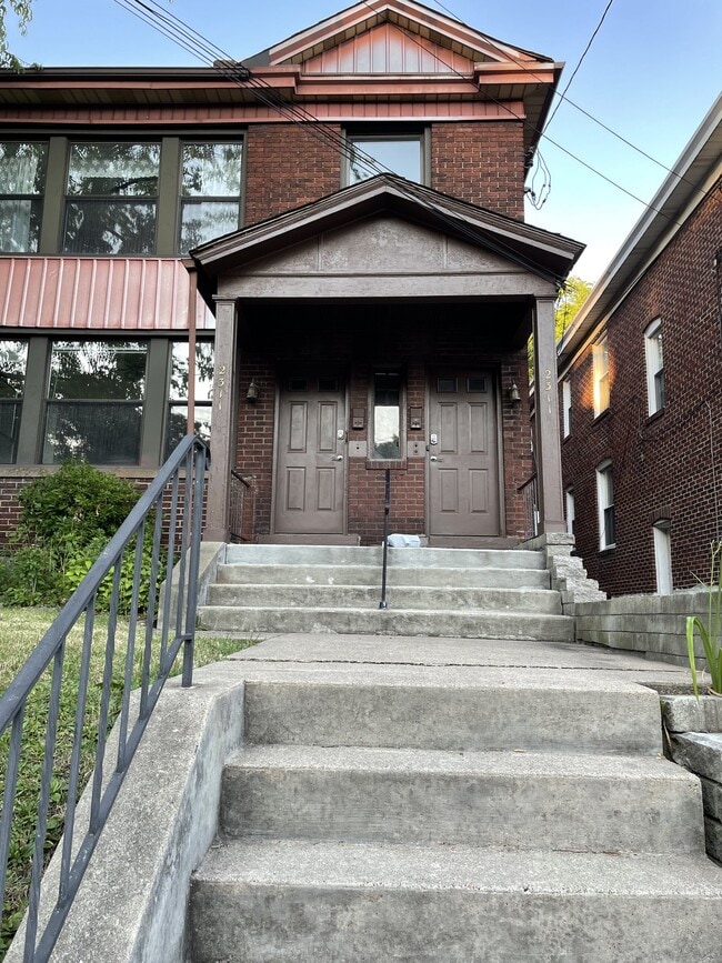 Building Photo - 2311 Sherbrook St