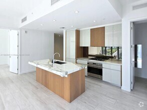 Building Photo - 2831 S Bayshore Dr