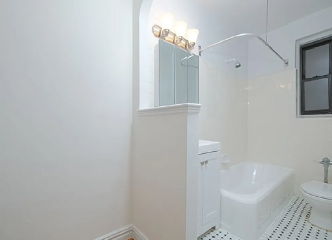 Foto del edificio - Charming Studio 1-Bedroom Apartment