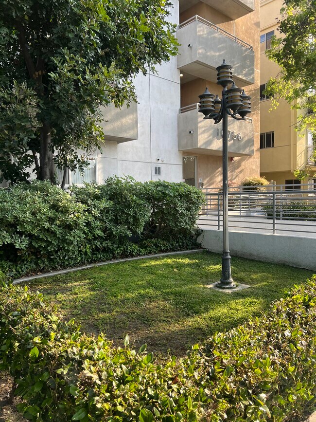 Foto del edificio - 10756 Camarillo St